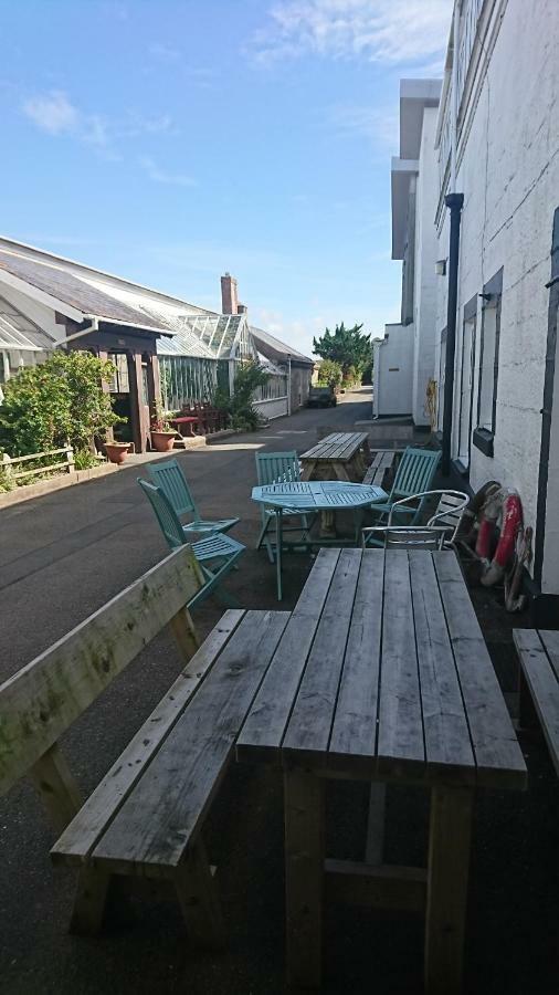 Fsc Dale Fort Hostel 외부 사진