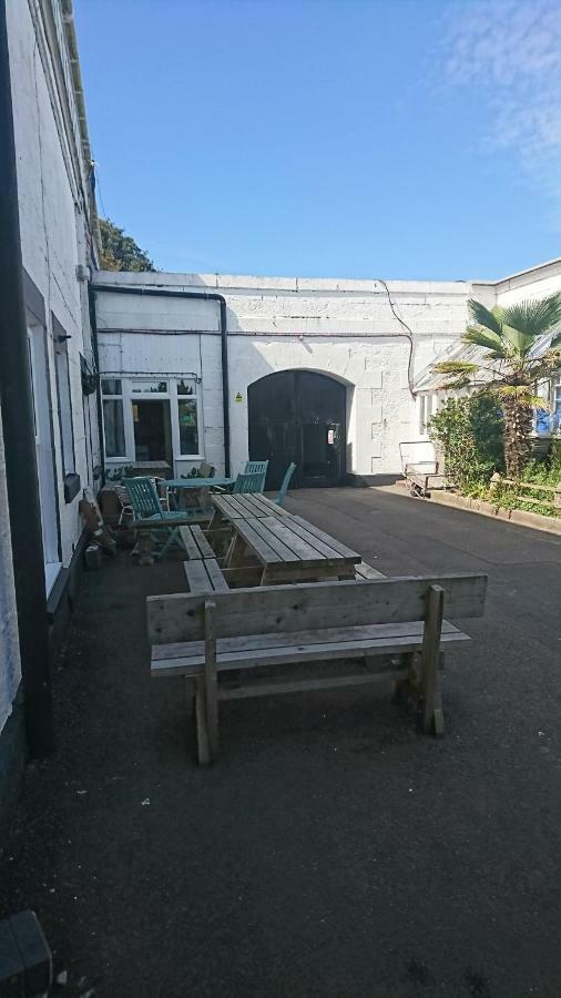 Fsc Dale Fort Hostel 외부 사진